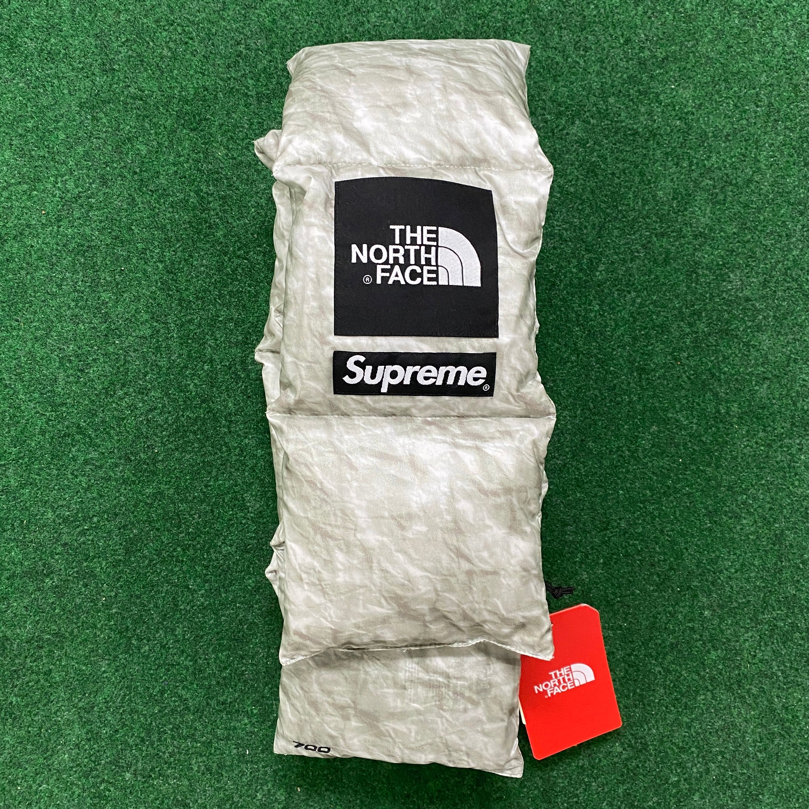 Supreme / The North Face Down Scarf